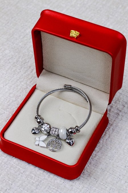 اساور ب تصاميم مميزة